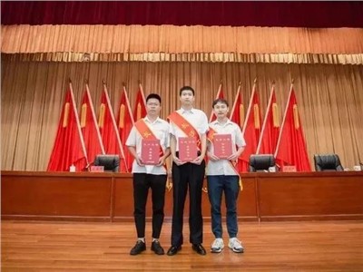 意昂娱乐集团杨靖、周天赐、肖正国被授予“长沙工匠”称号！